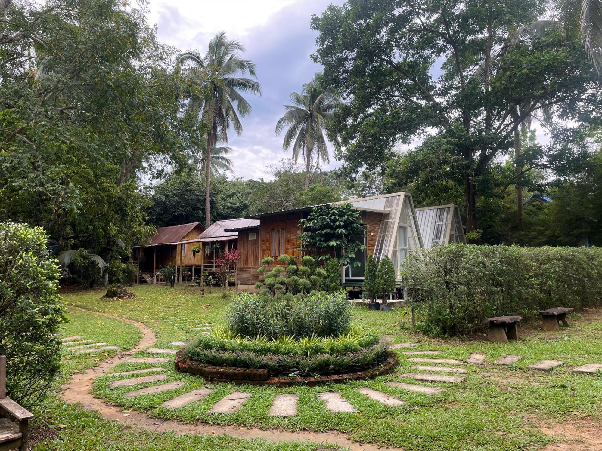 Coffee And Resort Koh Phayam Luaran gambar